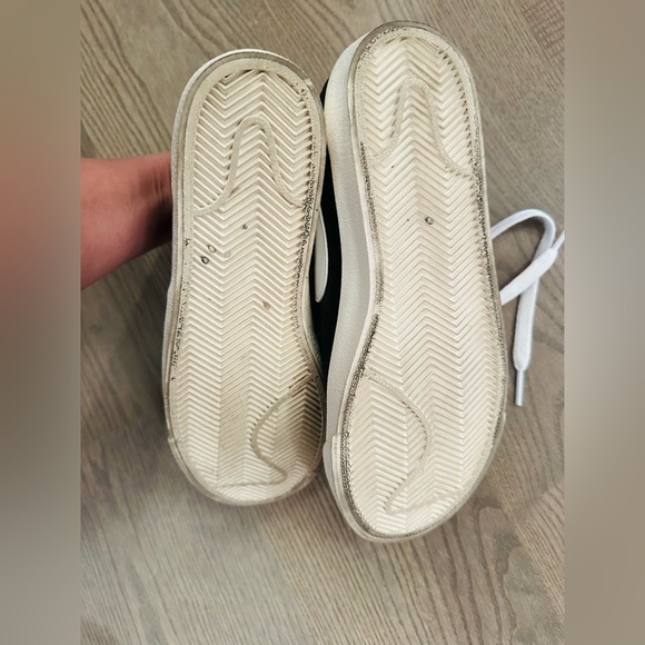 black and white sneakers. Original Nike. size 6.5 - Picture 5 of 6